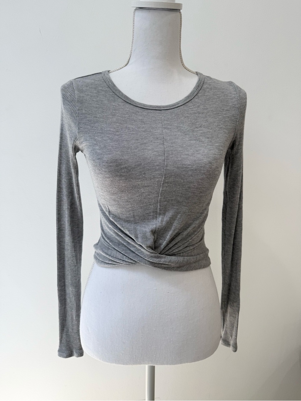 ALO Twist Long-Sleeve Crop Top